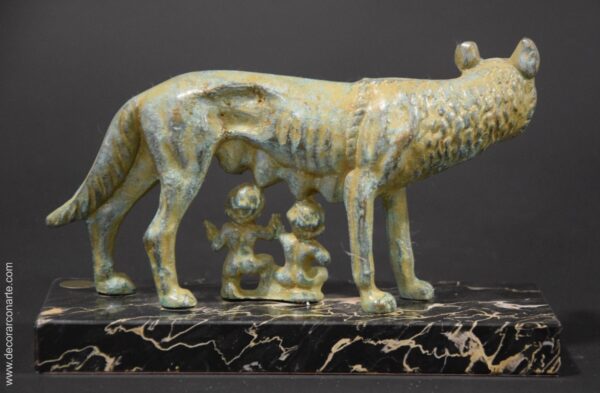 Louve capitoline. Bronze. 18,5 x 7 x 12 cm.