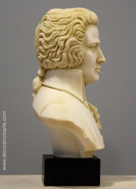 Busto de Amadeus Mozart. 29 cm.