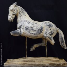 Caballo. Altura: 76 cm