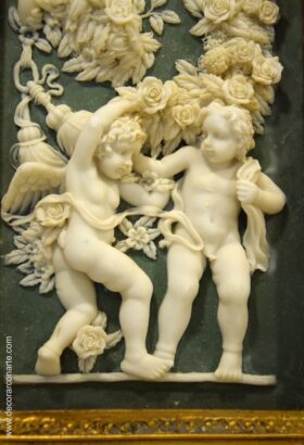 Cuadro con relieve. Angelitos. 58x28x5cm