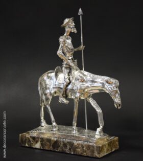 Don Quijote a caballo con baño de plata. 24cm