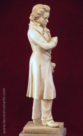 Figura de Beethoven. 27cm