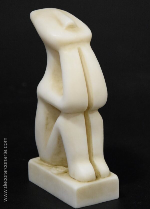 Figure des Cyclades. 13,2 x 3,9 x 6,5 cm.