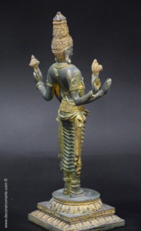 Figura de dios hindú Vishnú patinada en bronce. 30 cm.