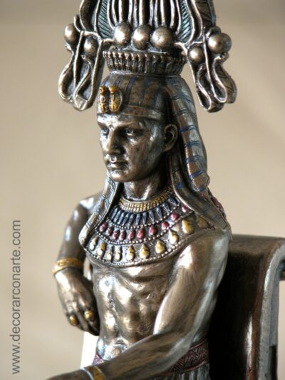 Pharao Figur gekrönt. Höhe 22 cm