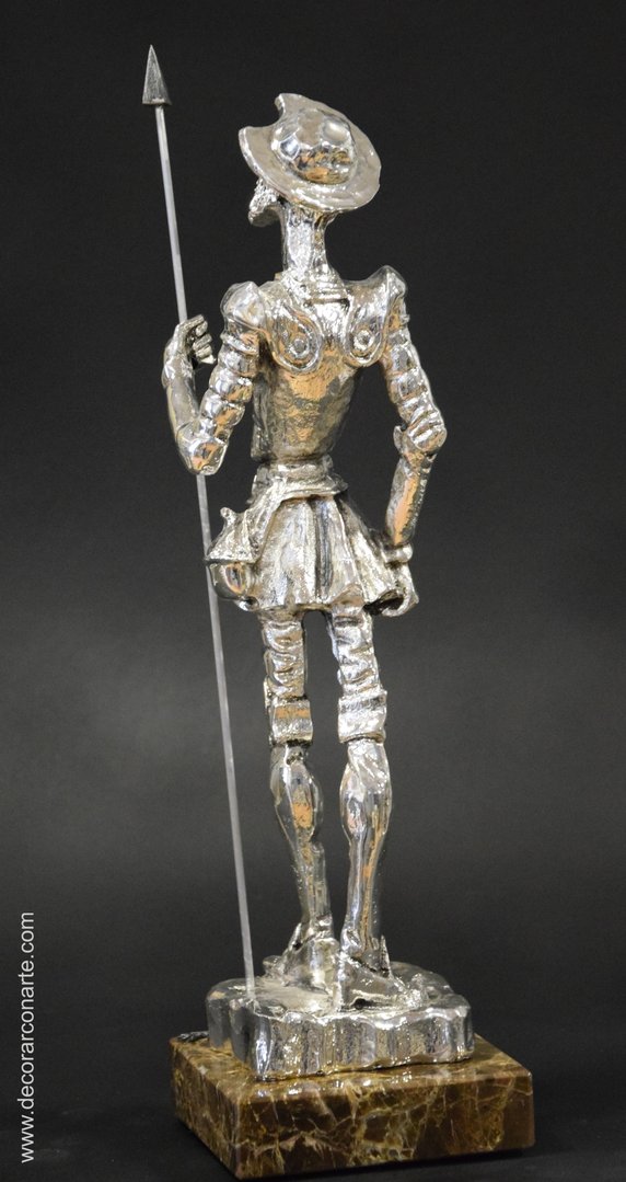 Quixote with silver plating. 11 x 11 x 38 cm.