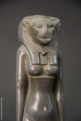 Figura de Sekhmet. Alt: 25 cm.