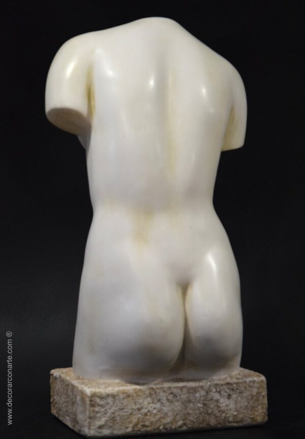 escultura decoración torso mujer