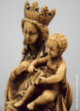 figura decorativa Virgen gótica