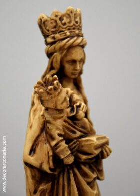 Figura de Virgen gótica. Altura: 25cm