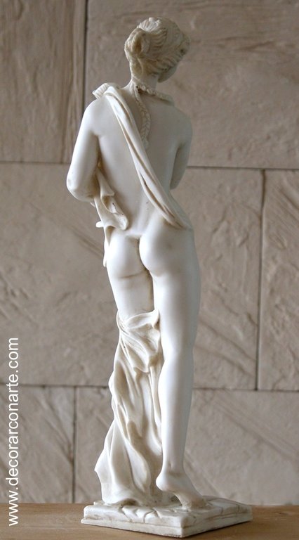 Figure Dame avec amphore. 38,5 cm