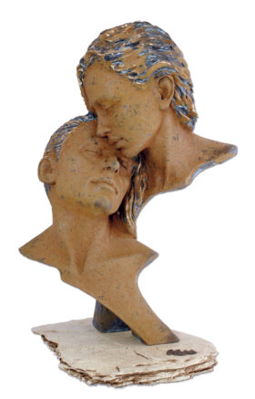 escultura pareja refugio