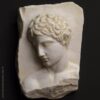 relieve joven romano