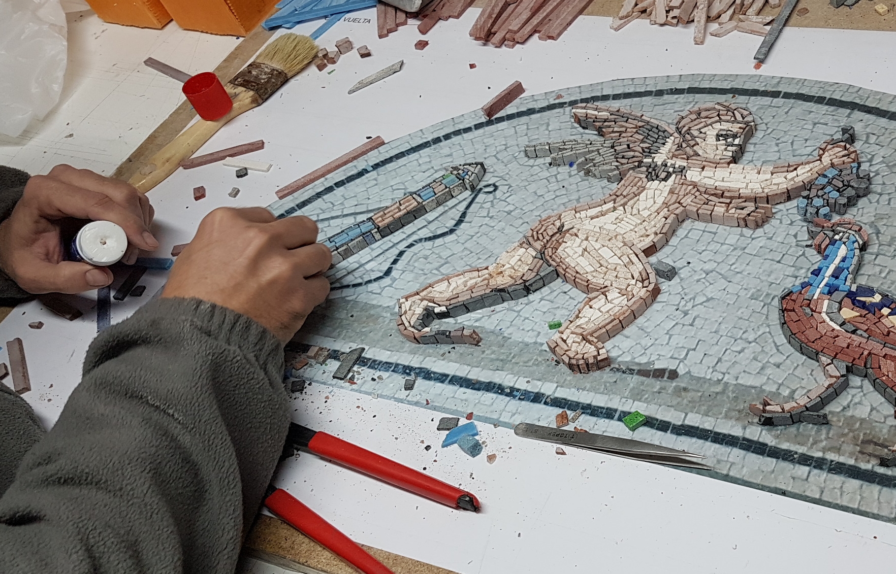 Fabrication de mosaïques romaines - Decorar con Arte
