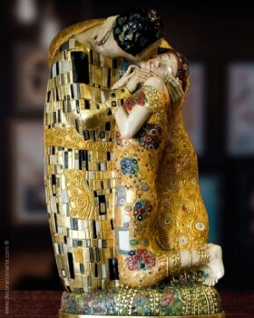 Bildhauerei. Der Kuss, von Klimt. 65 cm.