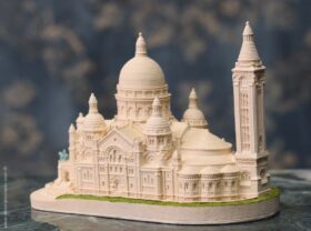 Model of the Sacré-Coeur Basilica in Montmartre, Paris. 12 x 15 cm.