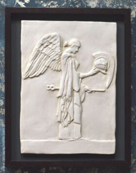 Relief der Göttin Iris im Rahmen. 48 cm.