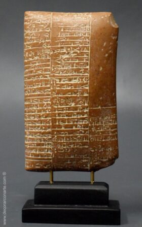 Sumerian medical prescriptions. The oldest pharmacopoeia. 18 cm.