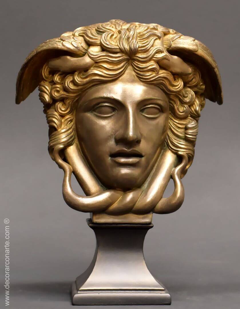 Head of Medusa. 26x18x9cm - Sale of decoration