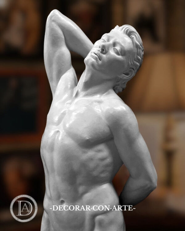 Escultura de cuerpo masculino